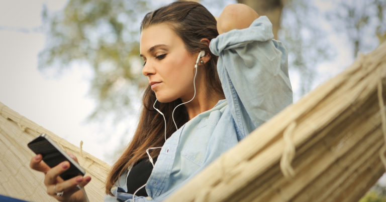 People are currently using wired earphones
