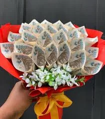 The ´´money bouquet´´, a popular gift in Nigeria