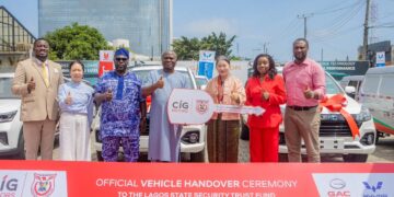 Chief Diana Chen of CIG Motors Group hands over 10 vehicles to LSSTF Executive Secretary Dr Ayodele Ogunsan in Victoria Island, Lagos