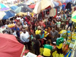 A marketplace of traders