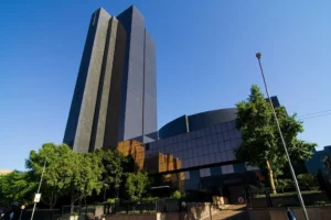 The South African Reserve Bank building, target of a new coalition formed by the country's regulated crypto platforms