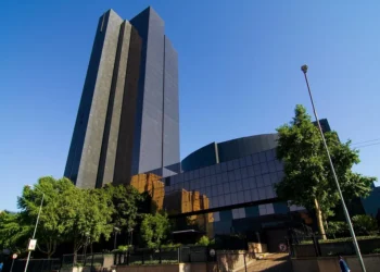 The South African Reserve Bank building, target of a new coalition formed by the country's regulated crypto platforms